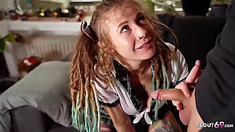 دختر آلمانی با Dreadlocks توسط معلمش با سکس مقعدی خشن مواجه می شود