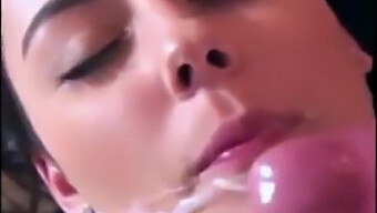 Amateur Babe Krijgt Een Facial Terwijl Je Haar Neukt