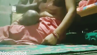 Obtén Un Masaje Casero De Coño Con Las Tetas Más Grandes Que Hayas Visto