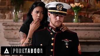 L'Incontro Erotico Di Dana Vespoli Con Oliver Flynn Nell'Uniforme Militare Del Marito