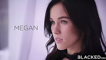 Η Megan Rain Κάνει Μια Πίπα Και Γαμιέται Από Ένα Μεγάλο Μαύρο Πούτσο