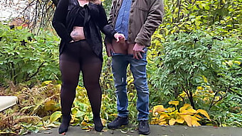 Rendez-Vous Pervers D'Un Couple Avec Une Belle Grosse En Public