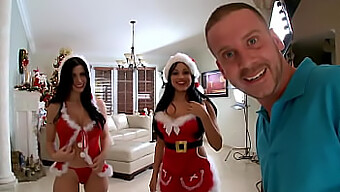 Bubble Butt Weihnachtsarsch Spektakulär Mit Rebeca Linares Und Abella Anderson