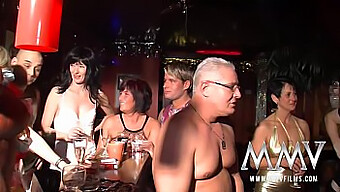 Eine Versaute Deutsche Swingerparty Mit Reifen Hausfrauen Und Hardcoresex