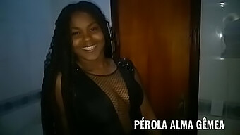 Caricias Madureira: Uma Massagem Brasileira Com Uma Adolescente Negra