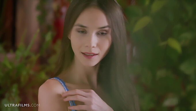 Guarda La Splendida Modella Leona Mia Sedurci In Questo Video Hot Da Sola!