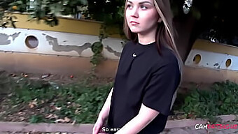 Ruská Kráska Anya Sa Zasekla Na Strome V Najlepšej Porno Komédii Vôbec