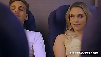 Mia Malkova, Az Amerikai Szépség, Első Szopását Adja Egy Repülőgépen