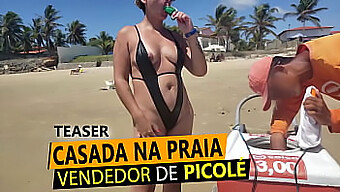 La Esposa Rubia Desnuda Disfruta De La Playa Y Expone Sus Pechos En Tanga